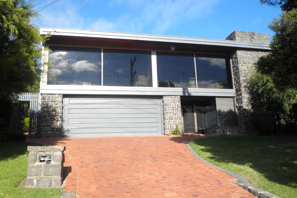 jbcs - rejuvenation of a post modern design - Alucobond Installation 01