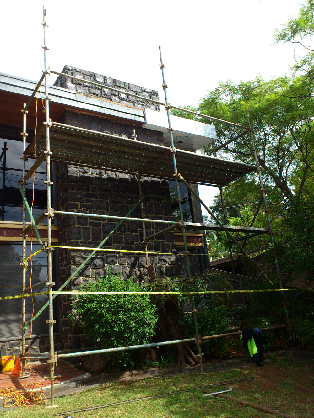 jbcs - rejuvenation of a post modern design - Alucobond Installation 03